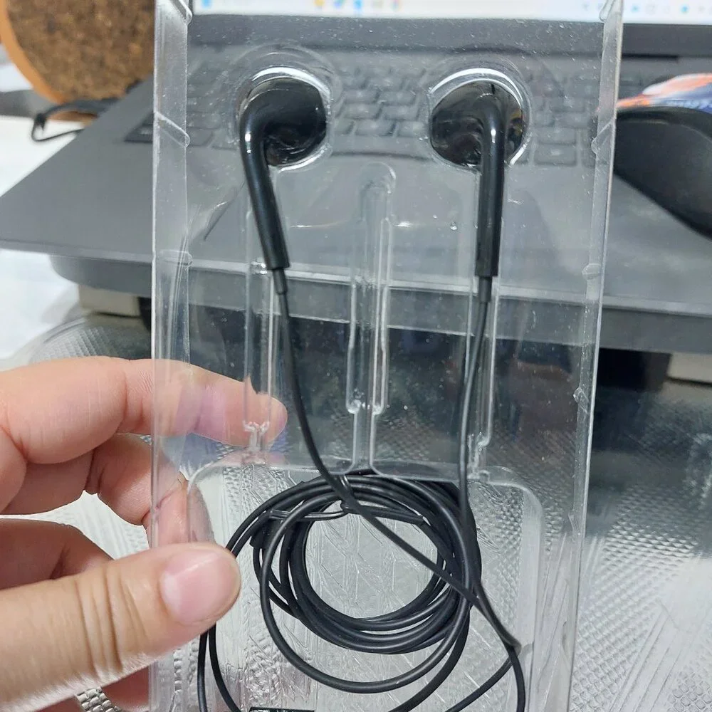 Moisture MT-H218 Earphones For Lightning In Black Earbuds Earphones